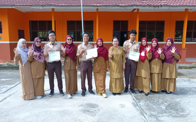 Lomba Kebersihan Antar Kelas XII