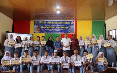 Pelepasan dan Penyerahan Siswa/i Kelas XII